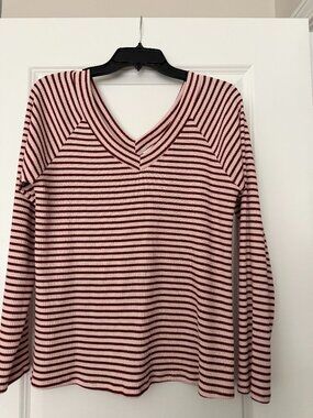 burgundy and cream 3/4 sleeve shirt, size L